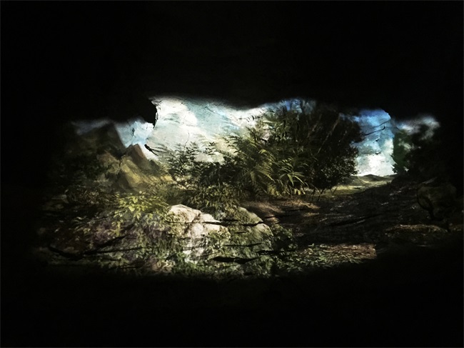 The projection of the Tianhetan dry karst cave used Krinda projectors