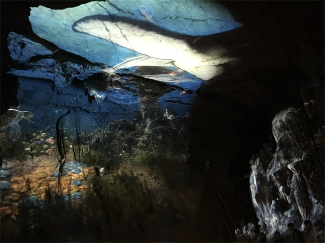 The projection of the Tianhetan dry karst cave used Krinda projectors