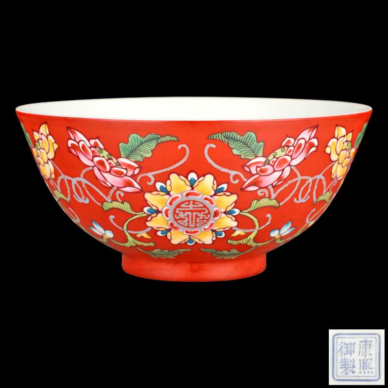 康熙御制款珐琅彩珊瑚地缠枝花(huā)卉纹碗
