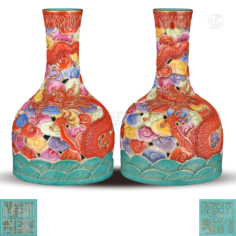 大清乾隆年制款珐琅彩摇铃尊一对